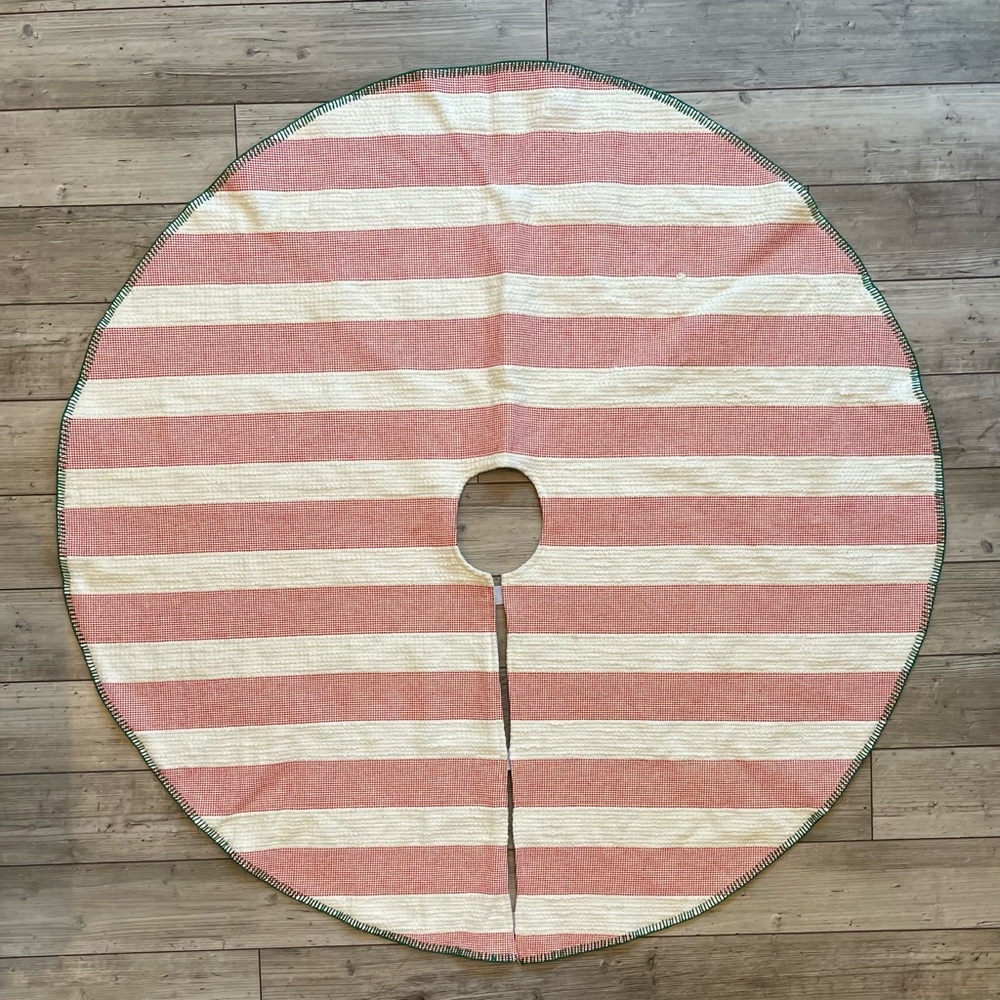 Wondershop Target | Red and White Christmas Tree Skirt
